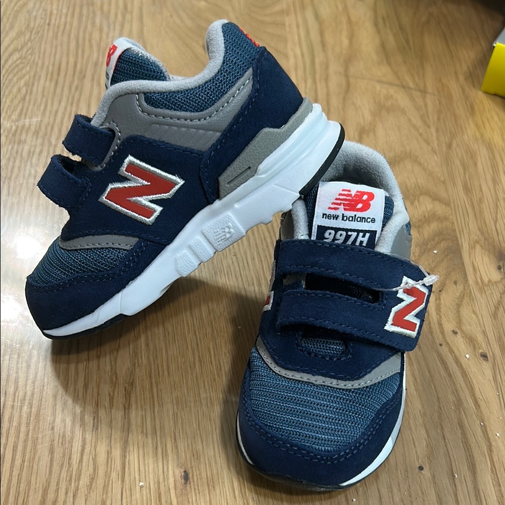 New Balance Blue and Gray Sneakers with Mesh Detailing
